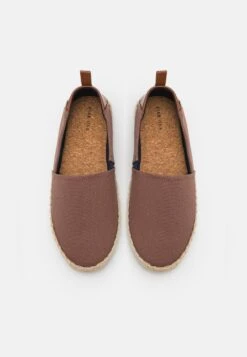 Pier One UNISEX - Espadrille - Brown 11 Pier One UNISEX - Espadrille - Brown -Pier One 31da881e18bf49df90b20d8e283884c8